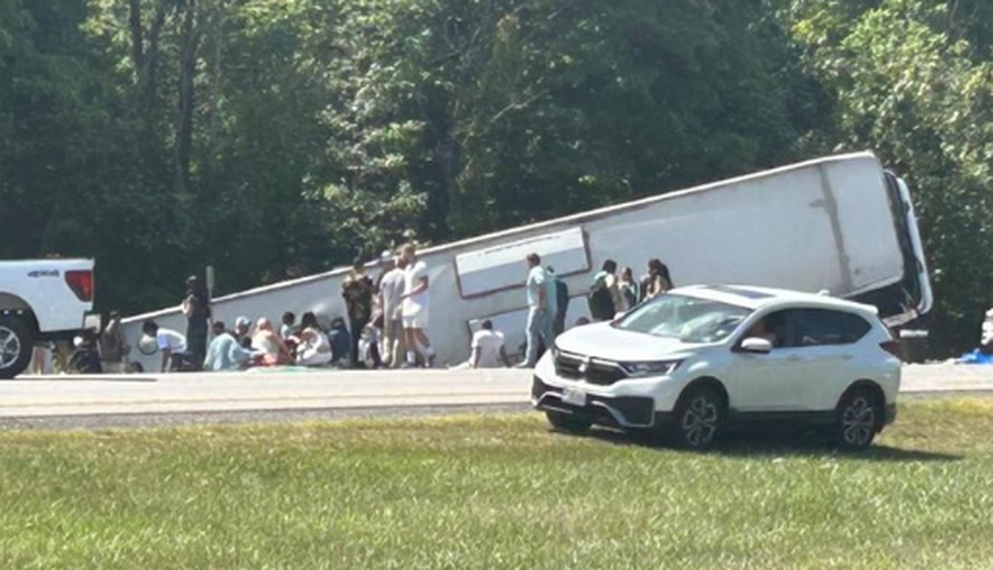 Përmbyset autobusi me turistë në Nju Jork, dyshohet për disa
