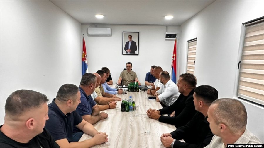 Zyrtarë të Listës Serbe takohen me Petkoviqin në Serbi,