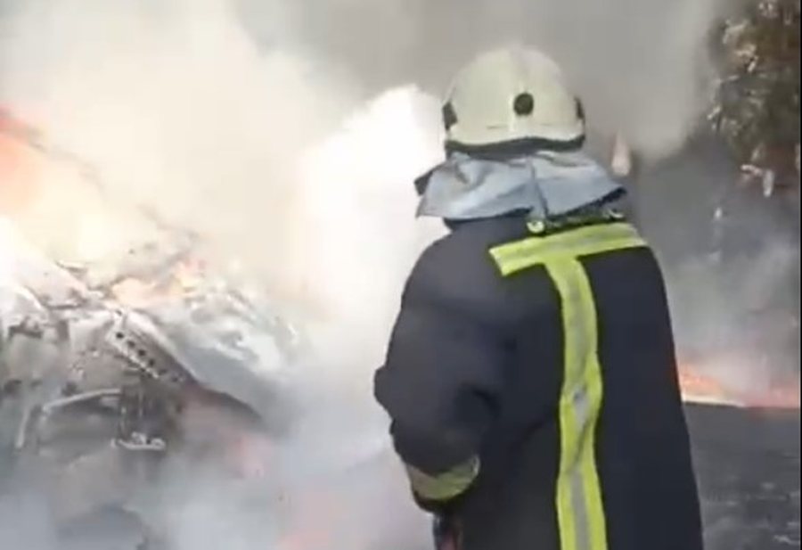 Makina përfshihet nga flakët në Pyllin e Sodës