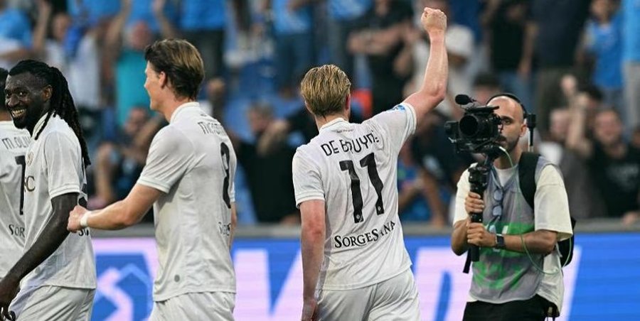 Napoli e nis me hap kampioni, Genoa e Lecce ndaj nga një pikë