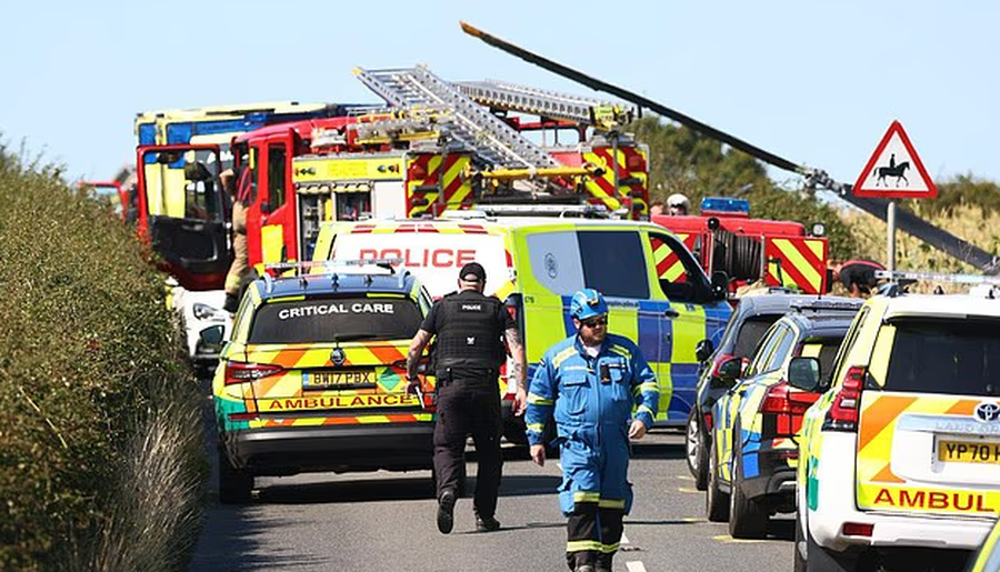 Rrëzohet helikopteri turistik në Isle of Wight