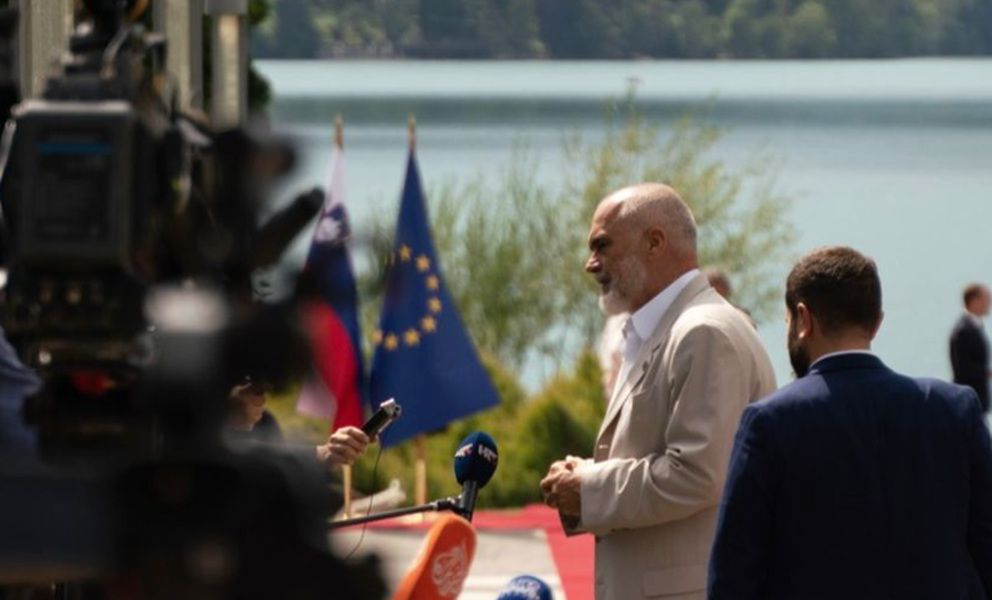 Të gjithë presin qeverinë e re, Rama ikën në Slloveni