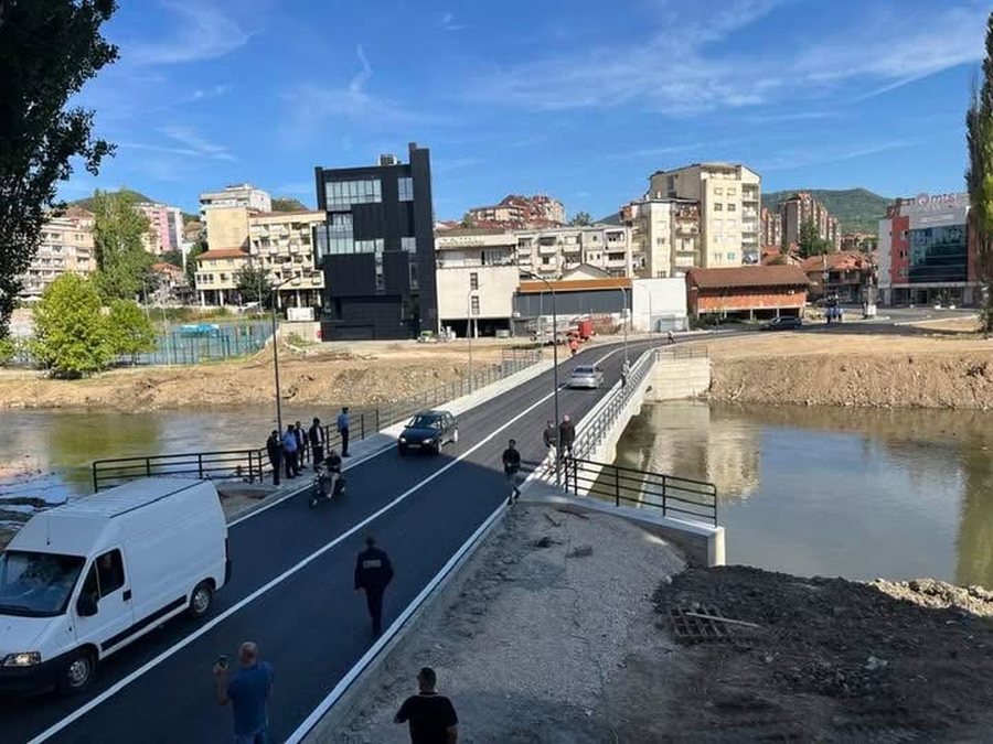 Lidhen dy Mitrovicat! Hapet për qarkullim ura e re mbi lumin Ibër,