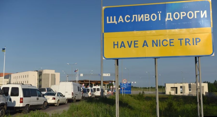 Ukraina i lejon burrat e moshave 18-22 vjeç të udhëtojnë