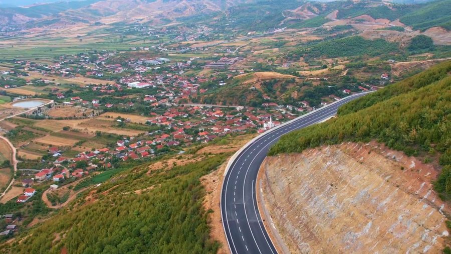 Rama ndan pamje nga rruga e përfunduar Qukës–Qafë