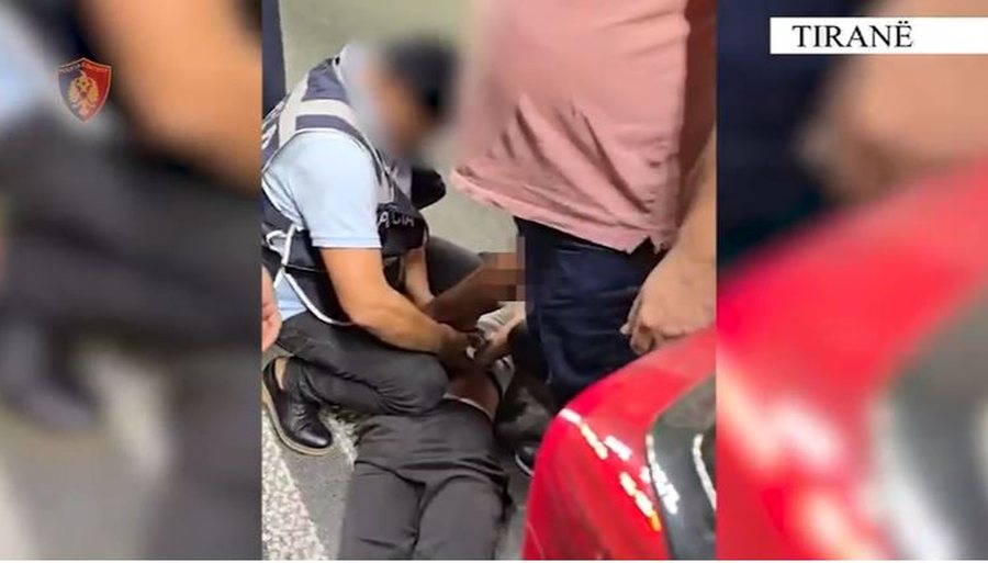 Transportonte kallashnikovë nga Burreli në Tiranë për