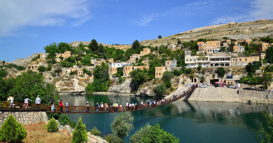 Qyteti nënujor ku çelin vetëm trëndafila të zinj