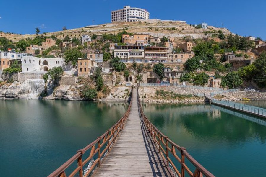 Qyteti nënujor ku çelin vetëm trëndafila të zinj