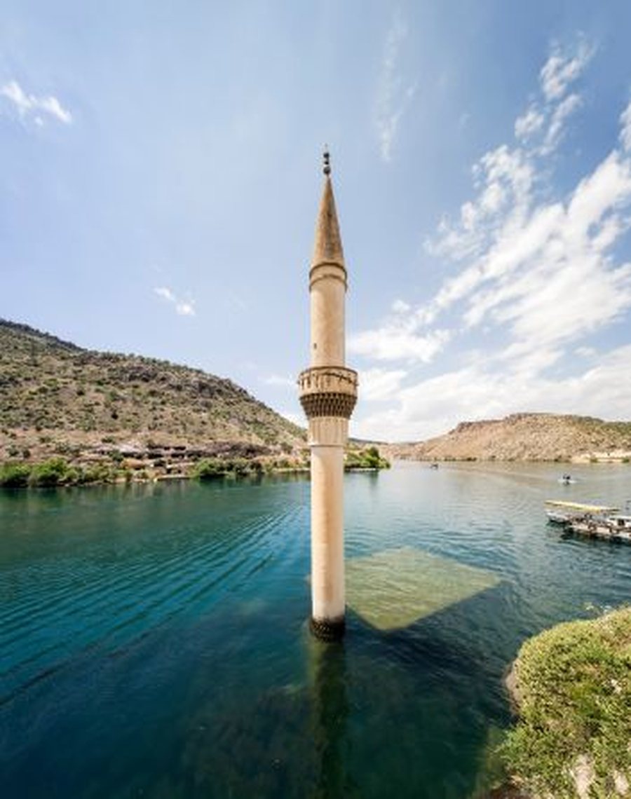 Qyteti nënujor ku çelin vetëm trëndafila të zinj