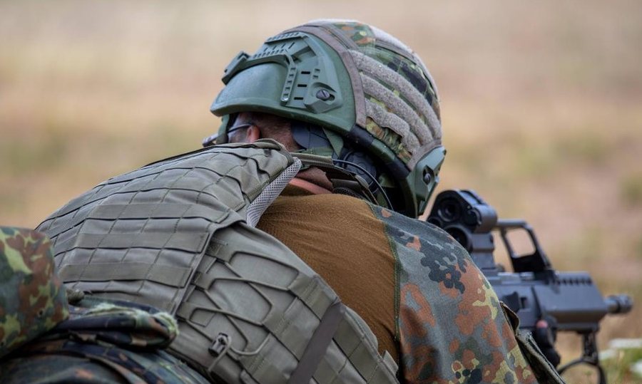 Bundeswehr, pushohen 97 ushtarë ekstremistë të djathtë