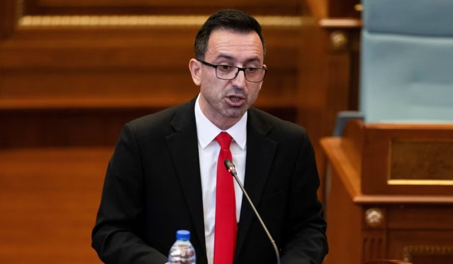 U zgjodh kryetar Kuvendi, një punim i Dimal Bashës i vitit 2012 nxit