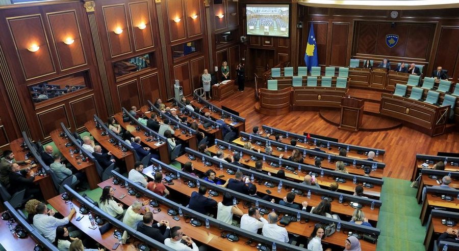 Kosovë: Reagon qeveria pasi BE ndal takimet brenda ndërtesës