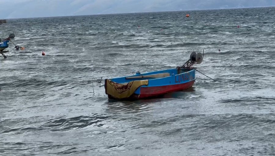 Moti i keq me stuhi, Kapiteneria e Portit Detar Vlorë: Ndalohet lundrimi i