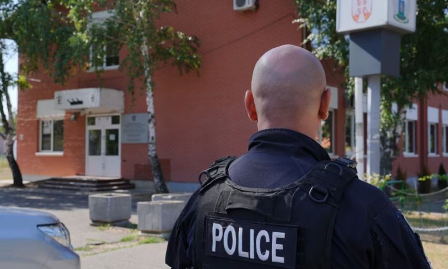 U arrestua bashkë me të dashurin për spiunazh, Policia e