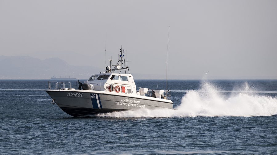 Po transferohej në gjyq, hidhet në det nga trageti i burgosuri