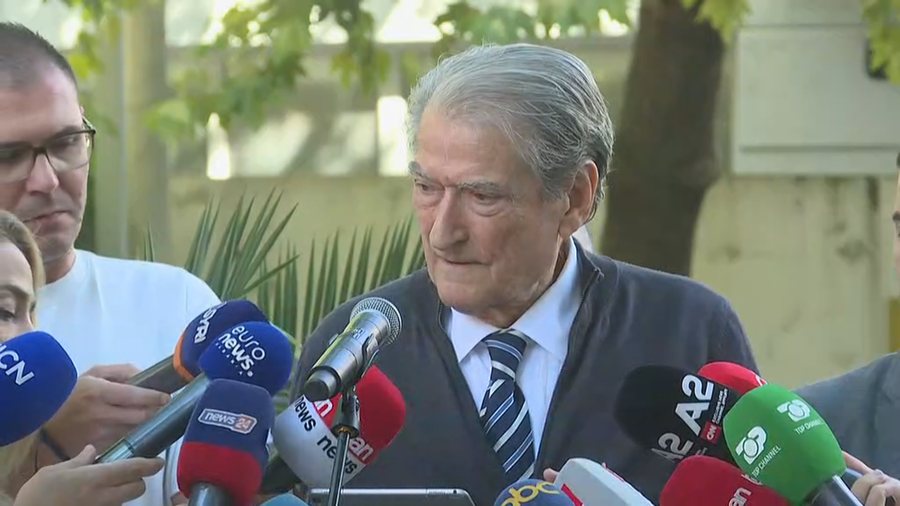 “Manja ka shtuar kostumet në gardërobën e tij”,
