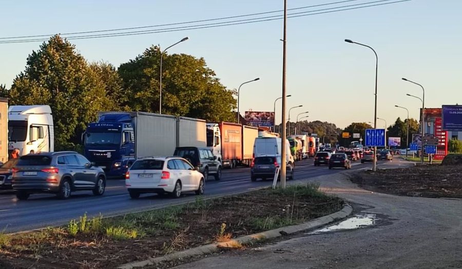 Transportuesit në Bosnje protestojnë kundër rregullave të