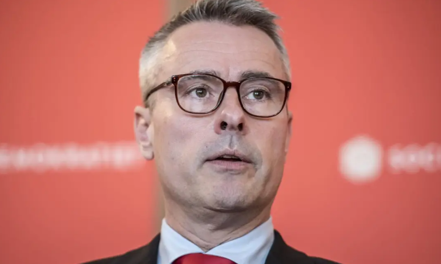 Posedonte materiale pornografike me fëmijë, ish-ministri në
