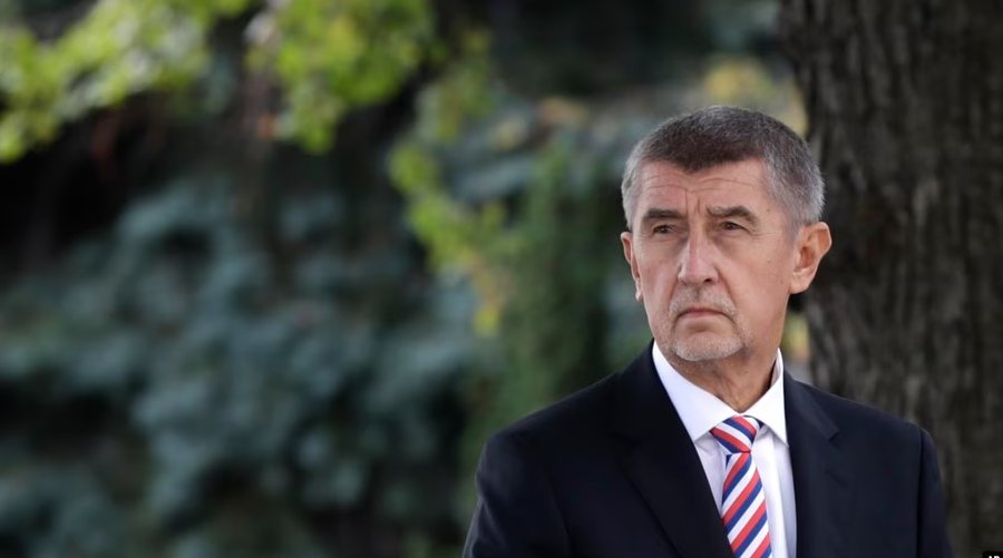 Ish-kryeministri çek sulmohet gjatë një tubimi