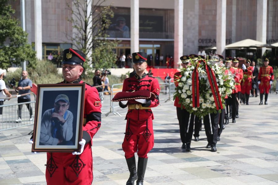 Lamtumirë Dhimitër Anagnosti! Përcillet për në