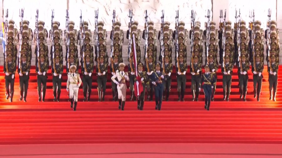Parada e fuqisë së Jinping nga Tienanmeni, Kina i çon mesazh