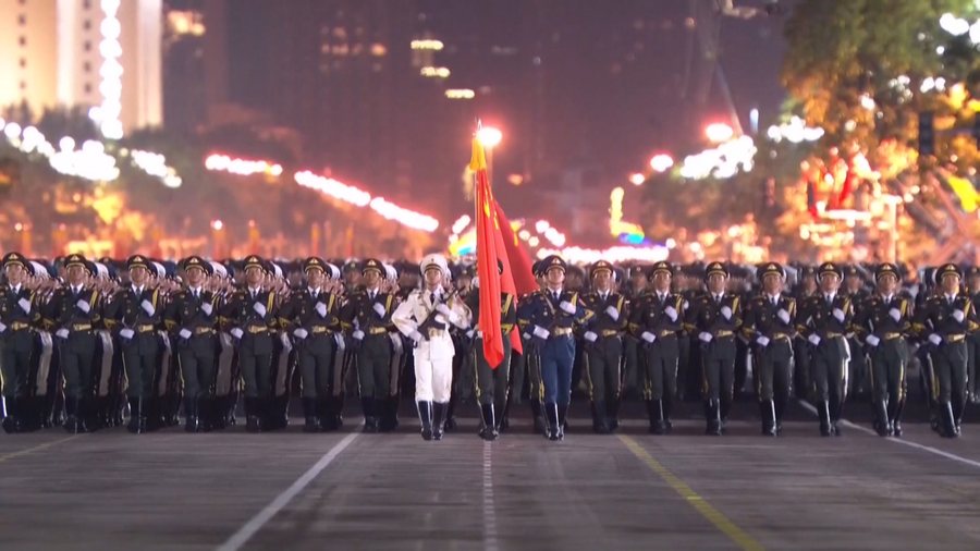 Parada e fuqisë së Jinping nga Tienanmeni, Kina i çon mesazh