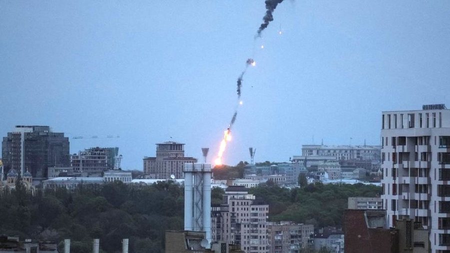 Rusia ‘breshëri’ dronësh drejt Kievit