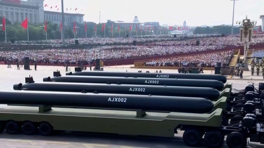 Kina zbulon armë të reja në paradën ushtarake, Xi: Bota