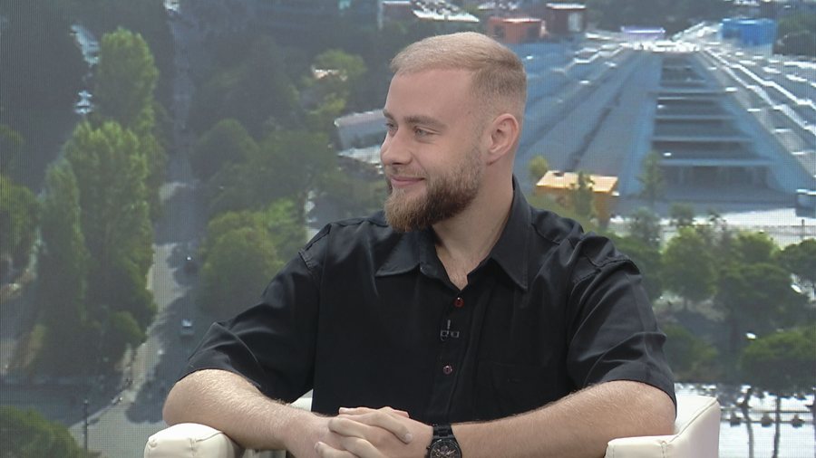 Tradhtia e Adrian Bajramit? Gazetari: Kishte shumë konkurrencë, duhet