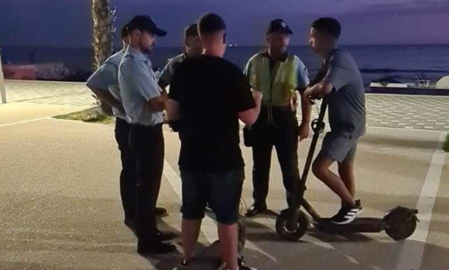 Durrës, nismë për ndalimin e monopatinave në zonat e