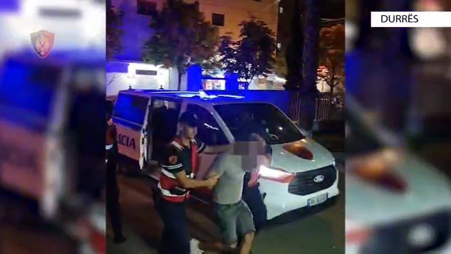 Mbajti me forcë të miturën në banesë, pranga