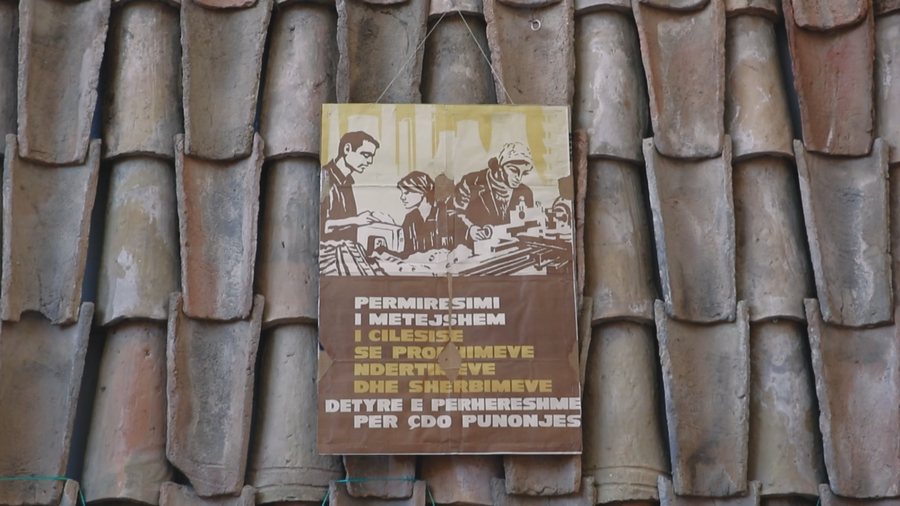Propaganda pa ekran, ekspozohen afishet e Shqipërisë së izoluar e