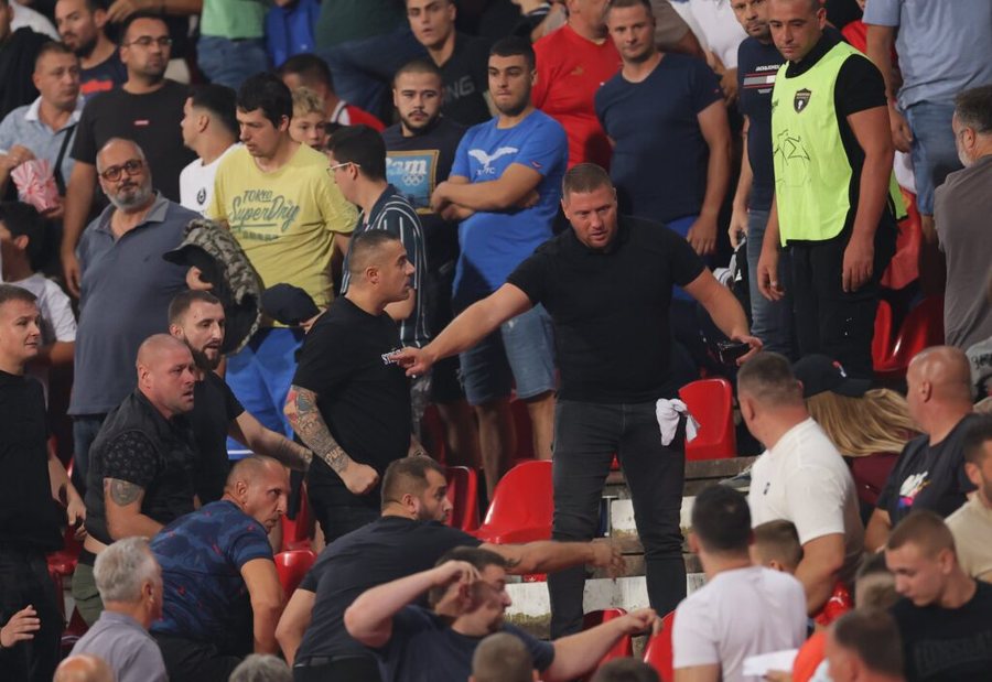 Terroristët e Banjskës në stadium, Vuçiç