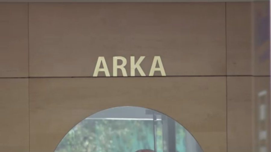 Shqiptarët shlyejnë kreditë! Huatë me probleme në