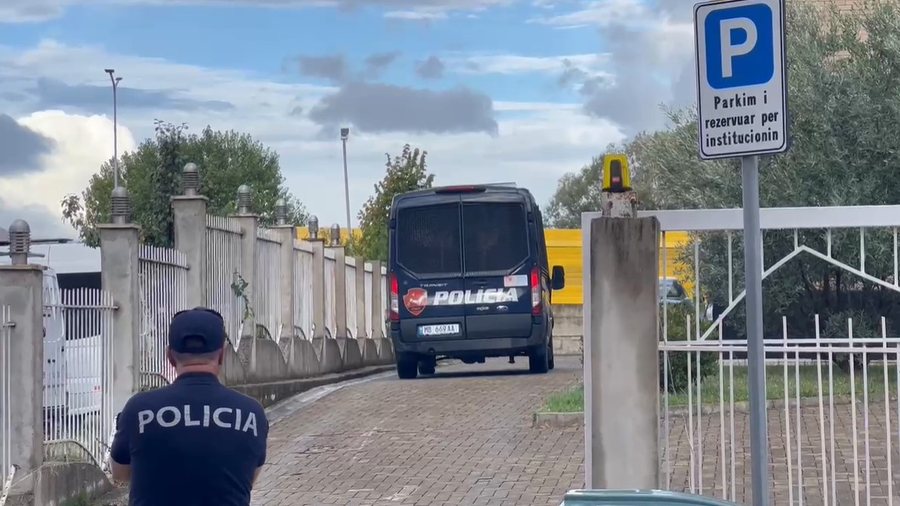 Vrau dy persona dhe plagosi dy të tjerë në Shkodër, autori
