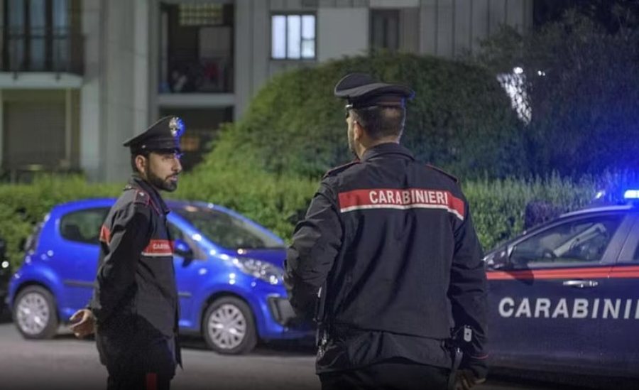 Tentoi vetëvrasje duke u hedhur nga ballkoni, por godet një