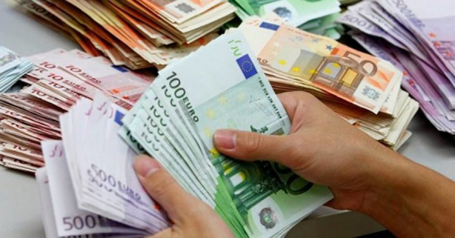 Euro bie në nivelin më të ulët historik në