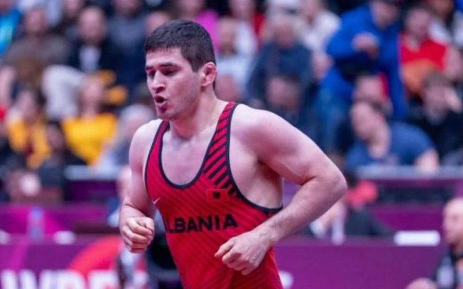 Valiev nderon Shqipërinë, merr medalje të argjendtë në
