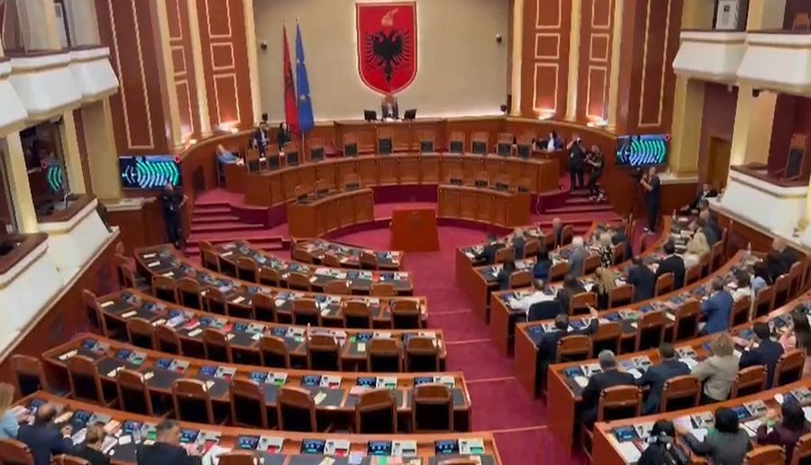 Parlamenti miraton Kryesitë dhe anëtarët socialistë të