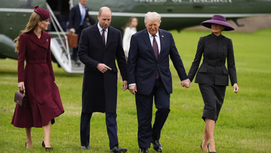 Trump thyen protokollin në Britani, u vonua 21 minuta dhe nuk u përkul