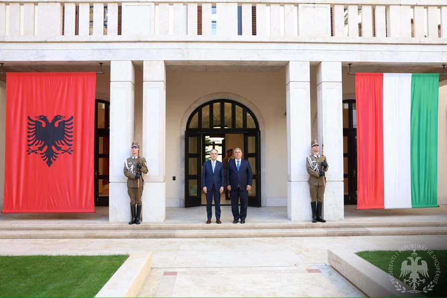 Presidenti Begaj takim me kryeministrin e Hungarisë, Viktor Orban. Zbardhen