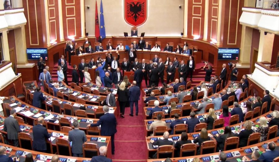 82 vota vota për programin e paprezantuar të qeverisë, opozita