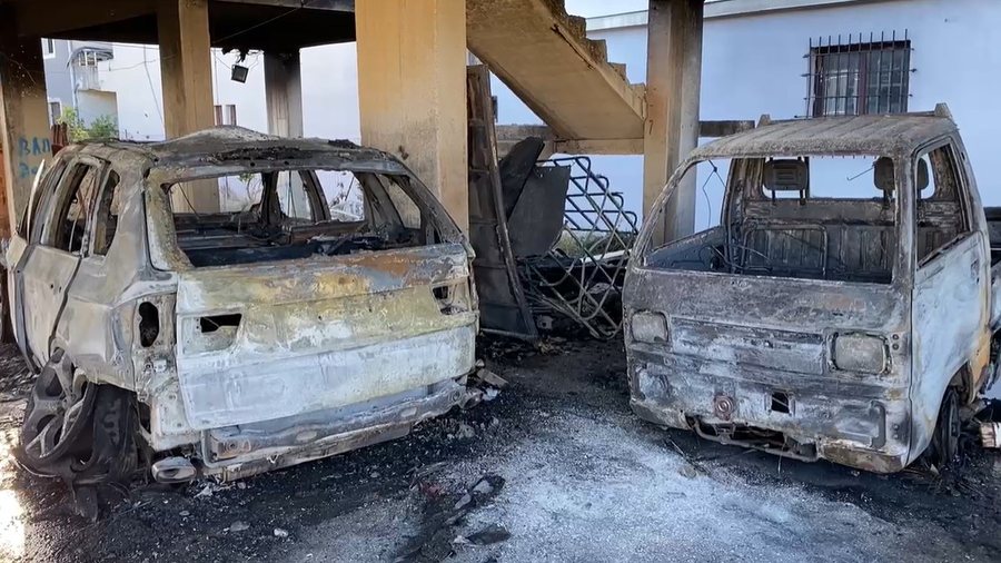 Digjet kamionçina e parkuar, flakët përfshijnë edhe dy