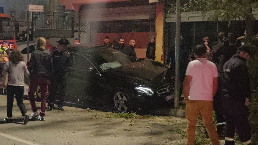 Aksident në Pogradec, “Benzi” me shpejtësi të