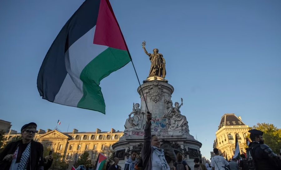 Kryetarë komunash në Francë do ta vendosin flamurin palestinez,