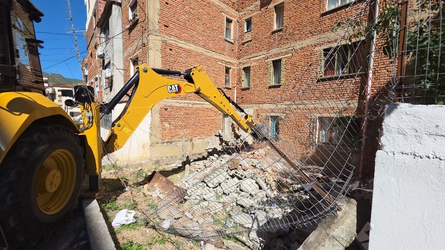 Aksion për lirimin e hapësirave publike në Pogradec