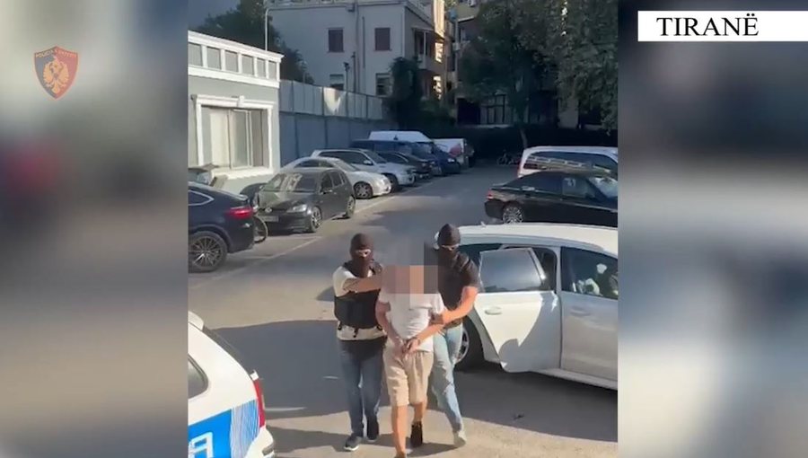 I vodhi të dhënat e rrjeteve sociale dhe kërcënonte