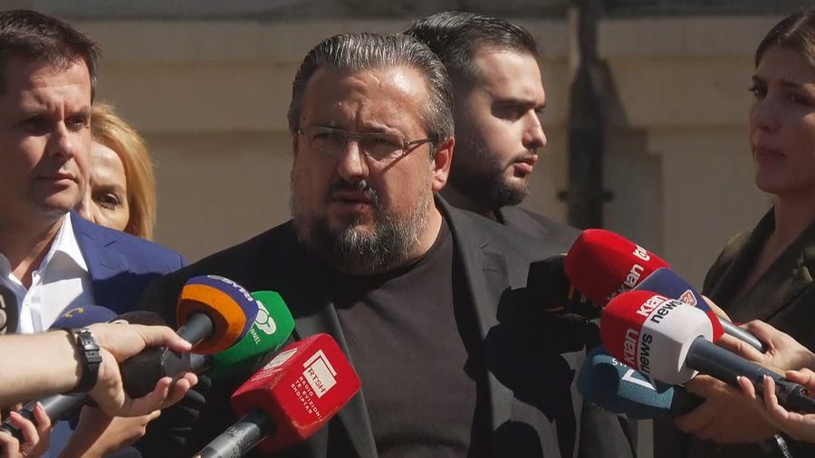 Shkarkimi i Veliajt, Teliti: Duhet ta dëgjojmë çerek ore,