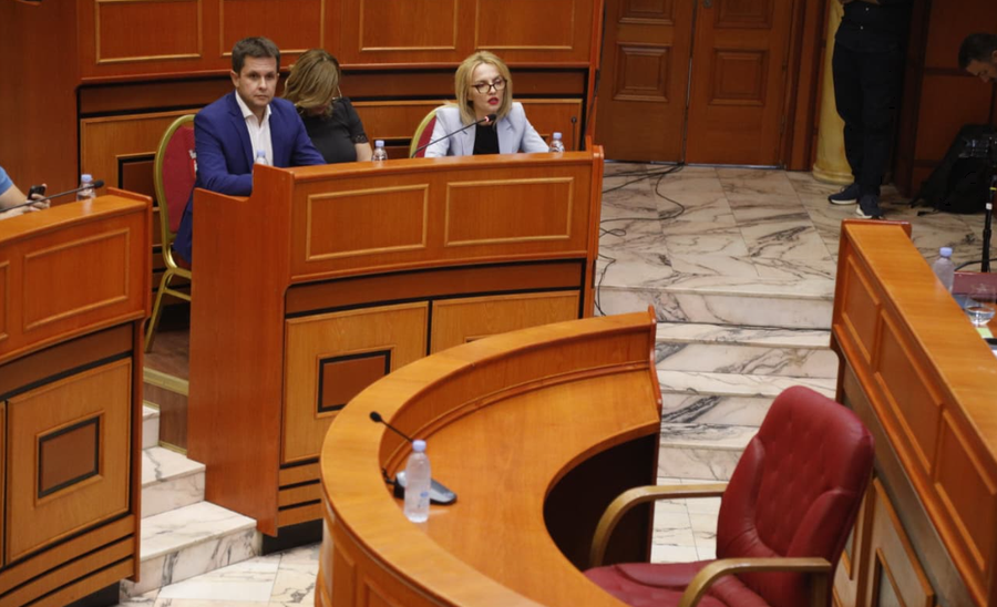 “Erion ke të fala”- Ilda Zhulali “thumbon” Veliajn
