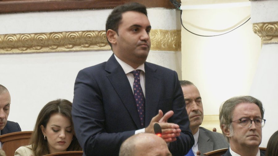 Këlliçi akuza Peleshit: Mos u vetëposhtëroni si